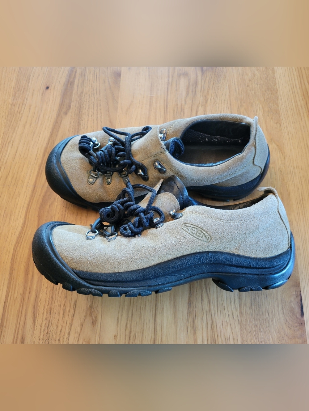 Keen Women's Tan and Black Suede Low Outdoor Shoe